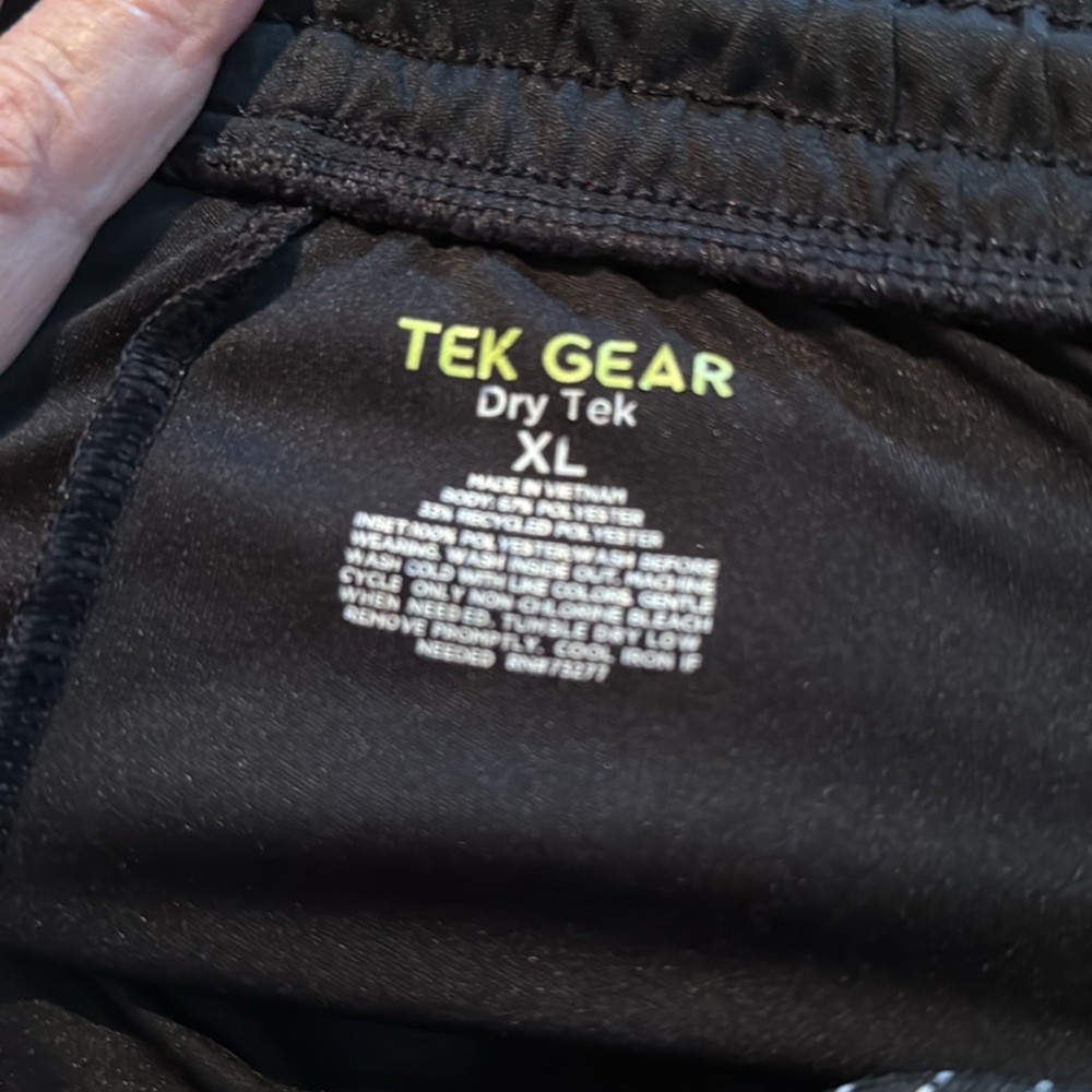 Tek Gear Shorts Black and Red Athletic Lightweight Mesh Size XL - Picture 7 of 8